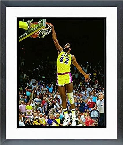 James Worthy Los Angeles Lakers NBA Aksiyon Fotoğrafı (Boyut: 12.5 x 15.5) Çerçeveli